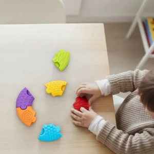 Meli Sensory Puzzle Circle – niño encajando las piezas del puzle
